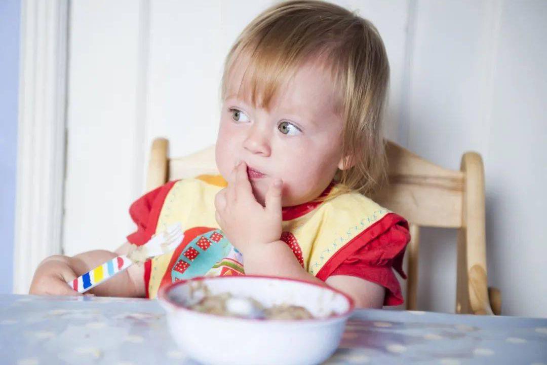 作育小班孩子进餐小妙招！开学就能用上了